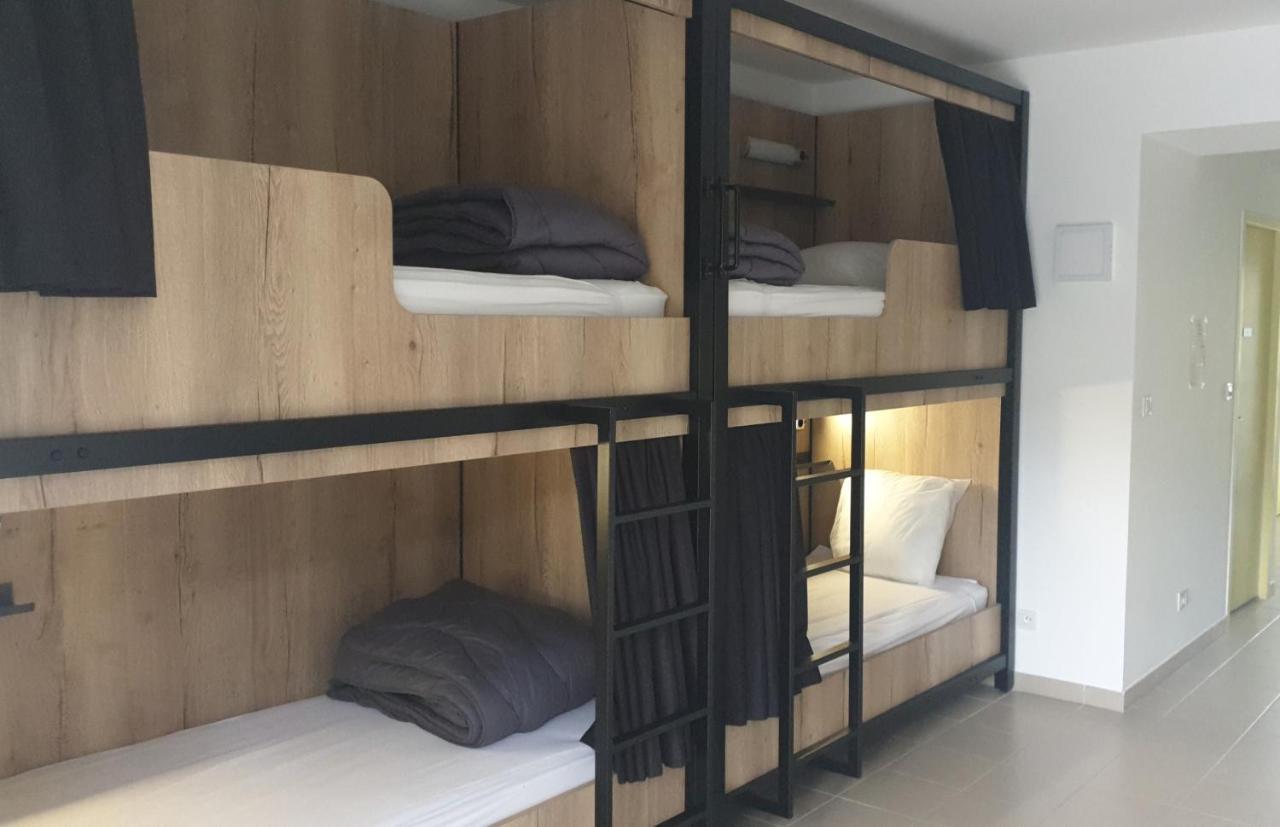 Hostel Les Terrasses Du Roc Saint-André-de-Roquepertuis Kültér fotó